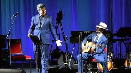 Benjamin Biolay et Melvil Poupaud joue leur "SongBook" sur la scène du théâtre Molière à Sète
 (PHOTOPQR/LE MIDI LIBRE/MAXPPP)