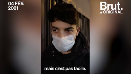 Comme lui ce soir-là, ils étaient des centaines d'étudiants à attendre de recevoir une aide alimentaire. Billel témoigne.