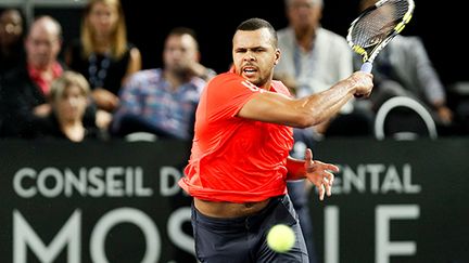 Le Français Jo-Wilfried Tsonga agressif en coup droit