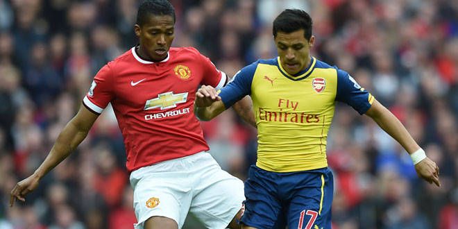 Alexis Sanchez à la lutte avec Antonio Valencia