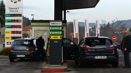 &nbsp; (Le prix du gazole est au plus bas mais la taxe sur les carburants va bientôt augmenter © MaxPPP)