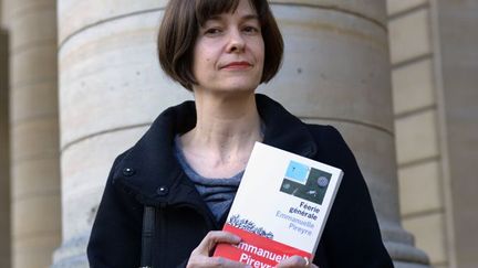 Emmanuelle Pireyre, prix Médicis 2012, devant le théâtre de l&#039;Odéon, le 6/11/2012
 (B.Guay / AFP)