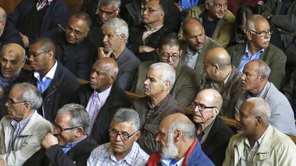 Des "chibanis", anciens travailleurs marocains de la SNCF, le 15 mai 2017, lors d'une audience de la cour d'appel de Paris. (SYLVIE HUSSON / AFP)