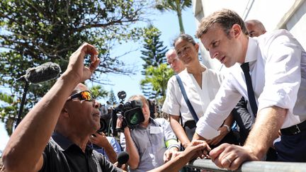 Emmanuel tente de calmer la grogne sociale à La Réunion