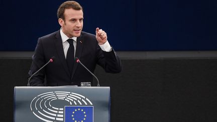 Emmanuel Macron s'adresse aux députés européens, au Parlement de Strasbourg, le 17 avril 2018. (FREDERICK FLORIN / AFP)