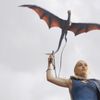 Khaleesi (Emilia Clarke), l'un des personnages principaux de la s&eacute;rie "Game Of Thrones", produite par la cha&icirc;ne am&eacute;ricaine&nbsp;HBO. (KOBAL / THE PICTURE DESK / AFP)