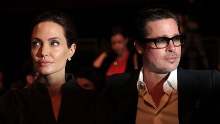 Les acteurs américains Angelina Jolie et Brad Pitt, alors en couple, le 13 juin 2014 à Londres (Grande-Bretagne). (CARL COURT / AFP)