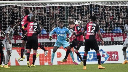 Konradsen (Stade Rennais) trompe Brice Samba (Olympique de Marseille) (DAMIEN MEYER / AFP)