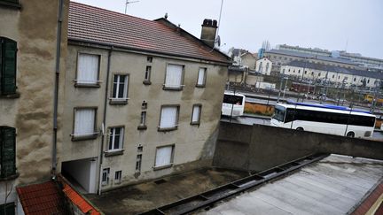 C'est dans cet immeuble de Vichy (Allier) que les enqu&ecirc;teurs ont d&eacute;couvert le corps d'un b&eacute;b&eacute; mort dans un cong&eacute;lateur. (RAPHAELE&nbsp;GIGOT /&nbsp;LA MONTAGNE / MAXPPP)