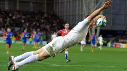 L'ailier anglais Chris Ashton et son fameux plongeon 