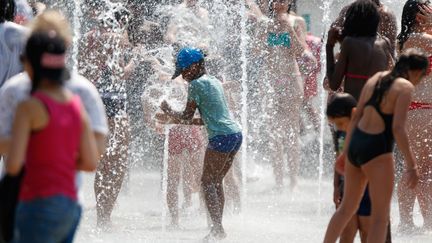 Des enfants dans le parc Andr&eacute; Citroen &agrave; Paris, mercredi 1er juillet 2015. (CITIZENSIDE/YANN BOHAC / CITIZENSIDE.COM / AFP)