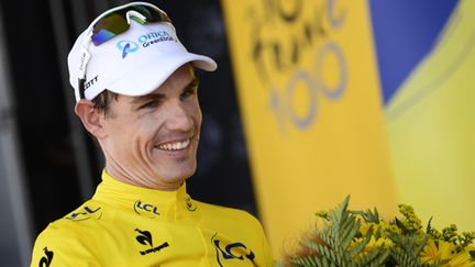 Historique… voilà le mot ! Il aura fallu attendre la 100e édition du Tour de France pour voir un Africain, ici Daryl Impey, revêtir la célèbre tunique jaune. (YORICK JANSENS / BELGA MAG)