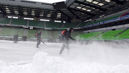 Le Stade Michel d'Ornano enneigé (KENZO TRIBOUILLARD / AFP)