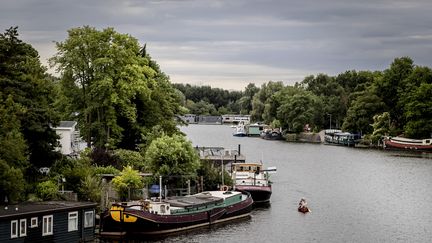 Barges along the Amstel River (Netherlands), August 5, 2022. (REMKO DE WAAL / ANP MAG / AFP)