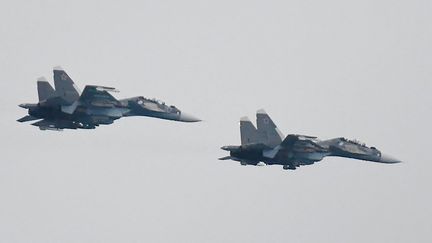 Avions Soukhoï SU-30 survolant la mer Noire, le 21 décembre 2021 (STRINGER / ETAT MAJOR DES ARM?ES)