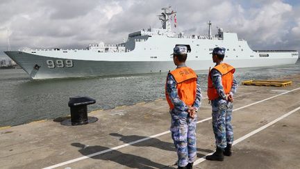 Des navires transportant du personnel militaire chinois partent du Zhanjiang, province du Guangdong du sud de la Chine, le 11 juillet 2017, en direction Djibouti. (WU DENGFENG / XINHUA)