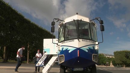 Tourisme : Marcel le Canard, un bus amphibie inédit à Paris