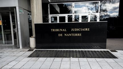 Devant le tribunal judiciaire de Nanterre (Hauts-de-Seine), le 28 novembre 2023. (MAGALI COHEN / HANS LUCAS / AFP)