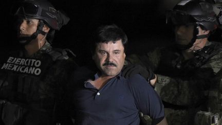 Le baron de la drogue&nbsp;Joaquin "El Chapo" Guzman, lors de son arrestation au Mexique, le 8 janvier 2016. (ALFREDO ESTRELLA / AFP)