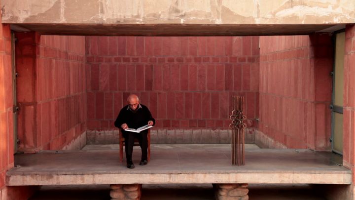 Sons, éclats d'images et instants silencieux du quotidien dessinent le « musée imaginaire » du grand historien de la peinture Pahari, B.N. Goswamy.
 (Amit Dutta)