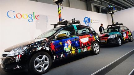 Les fameuses Google Cars qui ont, entre autres, photographié les rues pour en fournir des vues panoramiques. (AFP PHOTO / DANIEL MIHAILESCU)