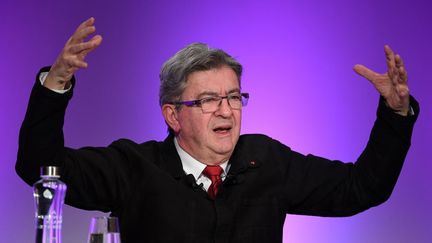 Jean-Luc Mélenchon (LFI)&nbsp;lors d'une conférence de presse axée sur l'alliance de gauche "Union Populaire", à la Maison de la Chimie à Paris, le 21 avril 2022 (BERTRAND GUAY / AFP)