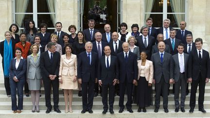 Le gouvernement au grand complet, le 17 mai 2012 &agrave; Paris. (LIONEL BONAVENTURE / AFP)