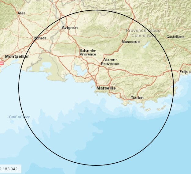 La distance de 100 km autour de Marseille. (FRANCEINFO)