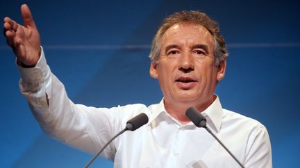 Le pr&eacute;sident du MoDem, Fran&ccedil;ois Bayrou, le 29 septembre 2013 lors d'un meeting &agrave; Guidel (Morbihan). (FRED TANNEAU / AFP)