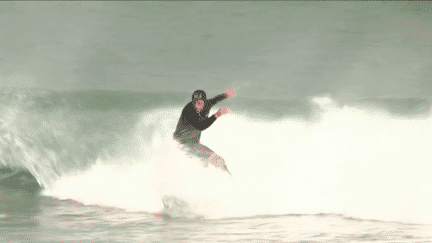 Mathieu Goujon vise les mondiaux de parasurf à la fin de l’année. (FRANCE 3)