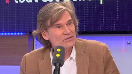 Michel Coste, ancien référent de La République en marche en Ardèche, était l'un des invités de Tout est politique, jeudi 16 novembre sur franceinfo.&nbsp; (FRANCEINFO / RADIOFRANCE)