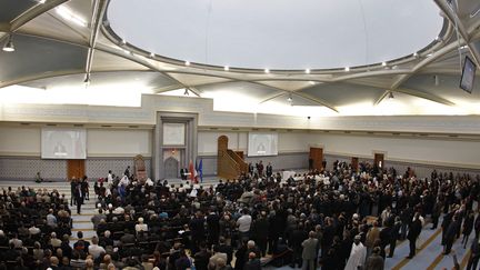 Des fid&egrave;les et des invit&eacute;s lors de l'inauguration de la grande mosqu&eacute;e de Strasbourg (Bas-Rhin), le 27 septembre 2012. (VINCENT KESSLER / REUTERS)