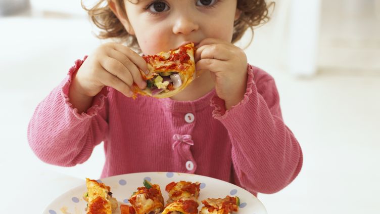 Laissez Vos Enfants Manger Avec Leurs Doigts