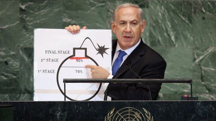 Le Premier ministre isra&eacute;lien a r&eacute;clam&eacute; qu'une "ligne rouge" soit fix&eacute;e &agrave; l'Iran pour l'emp&ecirc;cher de se doter de l'arme nucl&eacute;aire, &agrave; la tribune des Nations unies, jeudi 27 septembre. (MARIO TAMA / GETTY IMAGES NORTH AMERICA)