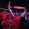 Des supporters du Maroc dans une des fanzones de Doha lors du huitième de finale de la Coupe du monde contre l'Espagne, le 6 décembre 2022. (MAHMUD HAMS / AFP)