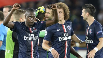 Blaise Matuidi et ses co&eacute;quipiers c&eacute;l&egrave;brent la victoire du PSG (3-2) lors du match de poules contre Barcelone, le 30 septembre 2014, au Parc des Princes (Paris). (FRANCK FIFE / AFP)