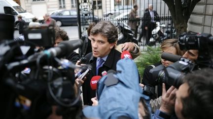 Arnaud Montebourg devant le siège du PS à Paris, avant le bureau national du part, le 1er juin 2010. (AFP - Fred Dufour)