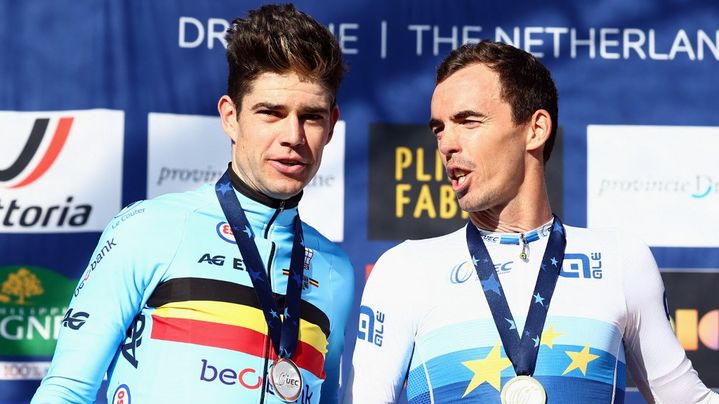 Le Français Christophe Laporte (à droite) avec son maillot de champion d'Europe à côté de son dauphin belge Wout van Aert, le 24 septembre 2023. (DAVID PINTENS / AFP)