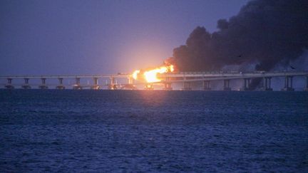 The Crimean bridge, controlled by the Russians, was attacked on October 8, 2022. (VERA KATKOVA / ANADOLU AGENCY / AFP)