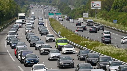 Des embouteillages, à hauteur de Savenay (Loire-Atlantique), le 21 mai 2023. (FRANCK DUBRAY / MAXPPP)