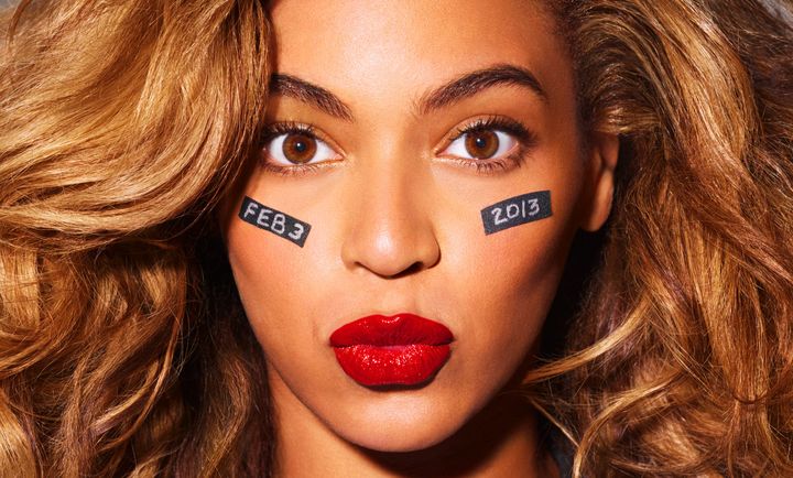 Sur cette photo, la chanteuse Beyonc&eacute; arbore la date du 3 f&eacute;vrier 2013, jour o&ugrave; doit se d&eacute;rouler la finale du championnat de football am&eacute;ricain.&nbsp; (I AM BEYONCE / FTVI)