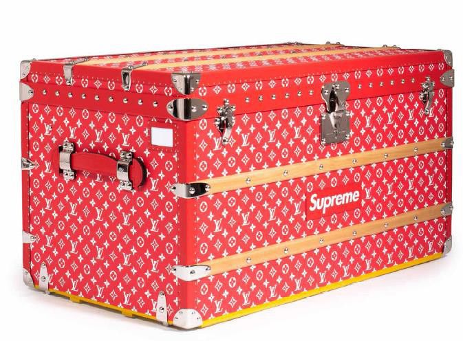 Malle Courrier Louis Vuitton x Supreme vendue aux enchères Artcurial, mai 2018 : adjugé 88 400 euros
 (Vente CREAM bu Artcurial)