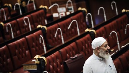 Un membre du comit&eacute; constitutionnel &eacute;gyptien, lors du vote du projet de loi constitutionnelle, le 29 novembre 2012 au Caire (Egypte). (GIANLUIGI GUERCIA / AFP)