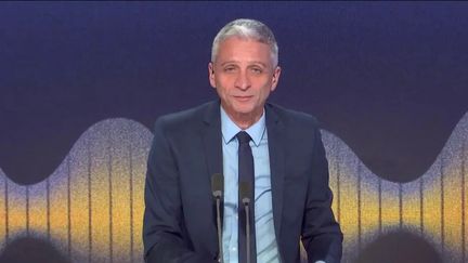 Jean-François Achilli présente les informés de 20h à 21h sur franceinfo.&nbsp; (FRANCEINFO / RADIOFRANCE)