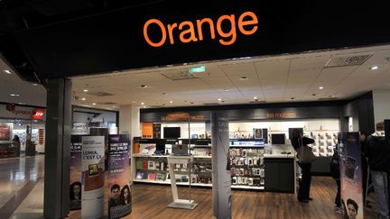 Un magasin Orange dans une galerie commerciale, le 25 mars 2013. (ALAIN LE BOT / PHOTONONSTOP)