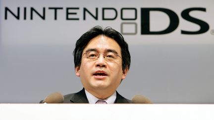 Le PDG de Nintendo, Satoru Iwata, lors d'une conf&eacute;rence de presse &agrave; Tokyo (Japon), le 15 f&eacute;vrier 2006. (TORU YAMANAKA / AFP)