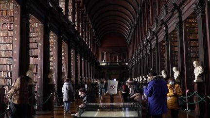 Irlande : le grand défi de la restauration de la bibliothèque de Dublin (FRANCE 2)