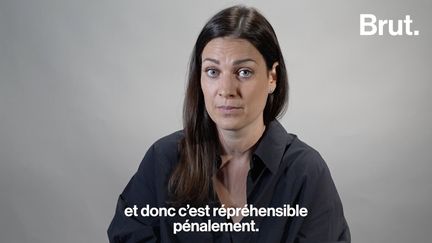 Sur internet, beaucoup d’annonces de colocation, recherchant uniquement des jeunes femmes, proposent un loyer faible voire inexistant, en échange de services. Ces derniers sont le plus souvent sexuels. Brut vous montre la face cachée de ces offres.&nbsp; (BRUT / FRANCEINFO)