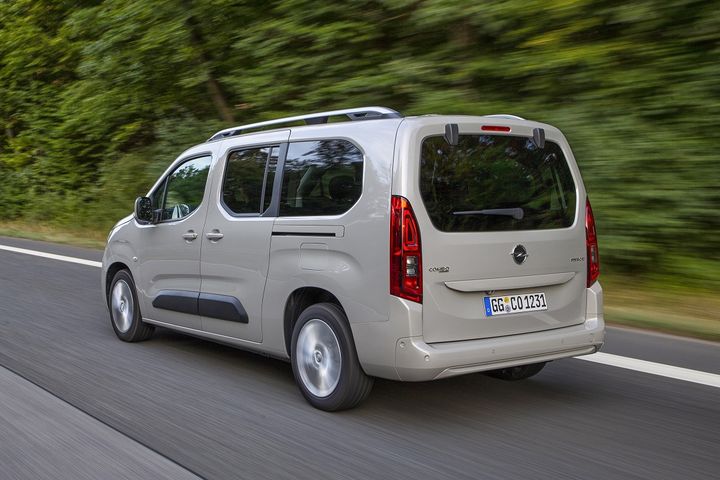 Proche du Berlingo, le Combo Life, le moins cher des trois possède lui aussi sa personnalité. (OPEL POUR FRANCE INFO)