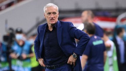 Le sélectionneur de l'équipe de France Didiers Deschamps lors du huitième de finale de l'Euro 2021 face à la Suisse, le 28 juin 2021, à Bucarest.&nbsp; (FRANCK FIFE / AFP)